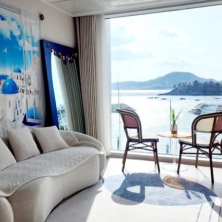 The Castle Ocean Suite Йосу Екстериор снимка