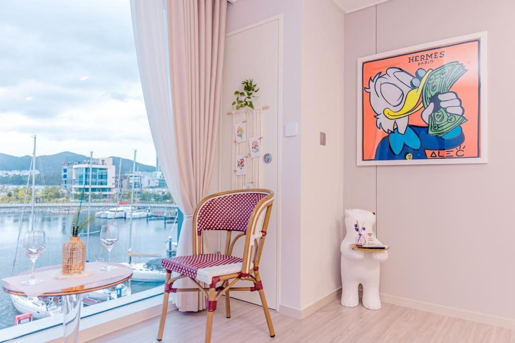 The Castle Ocean Suite Йосу Екстериор снимка