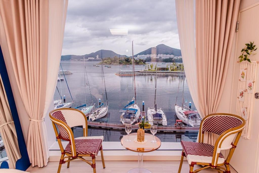 The Castle Ocean Suite Йосу Екстериор снимка