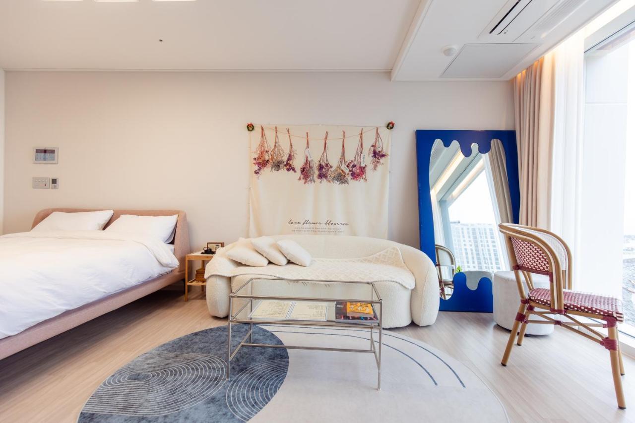 The Castle Ocean Suite Йосу Екстериор снимка