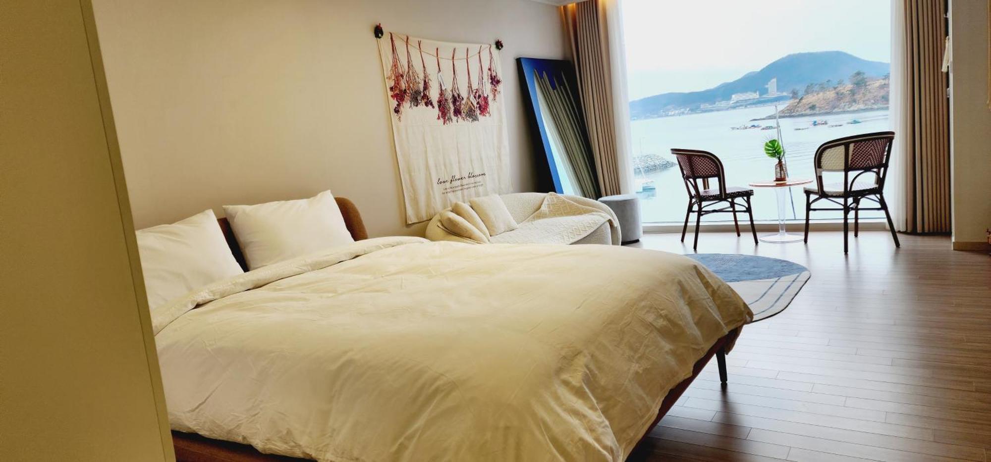 The Castle Ocean Suite Йосу Екстериор снимка