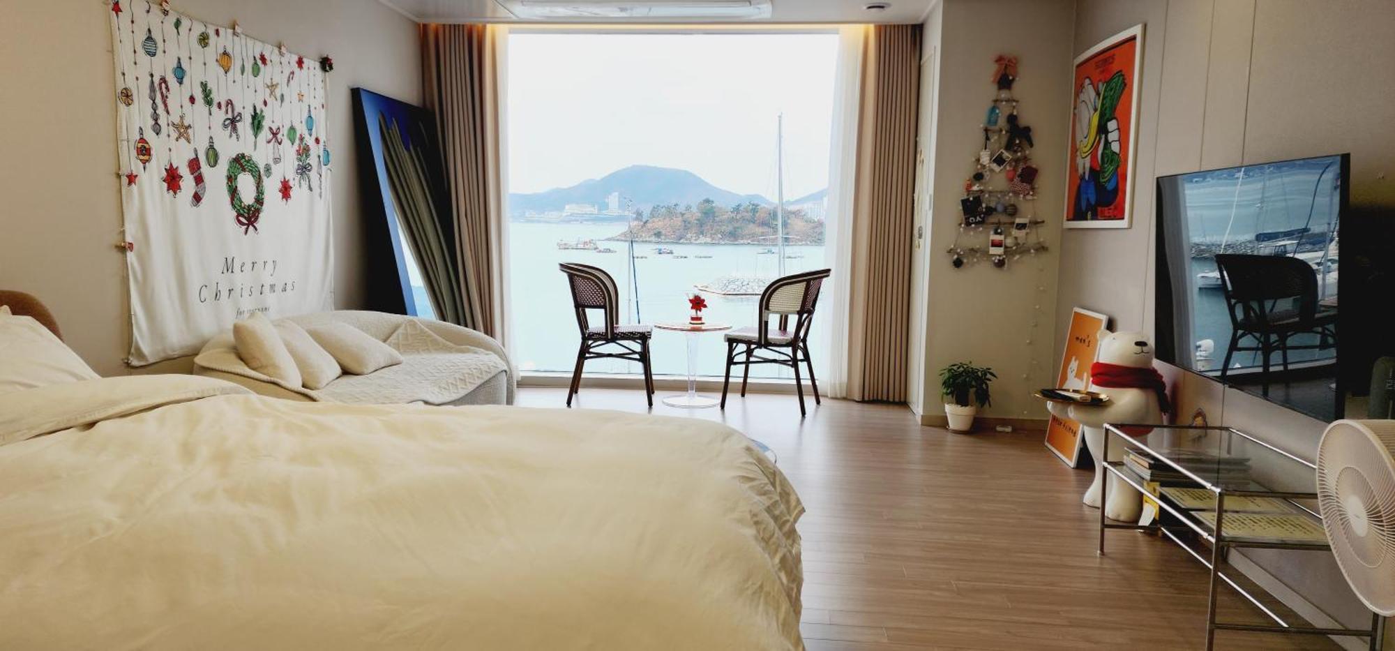 The Castle Ocean Suite Йосу Екстериор снимка